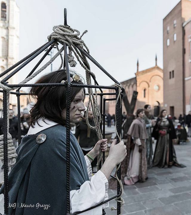 Le rievocazioni storiche sono ricerca, impegno e tanta passione, sono anche un filo conduttore che lega tanti gruppi in Italia e alcuni tra questi sono gemellati con le nostre Contrade del Palio.
Ringraziamo <a href="/mauro_grazzi/">Mauro Grazzi</a> per lo scatto .
.

#Carnevaledeg… ift.tt/2S1Rhzw