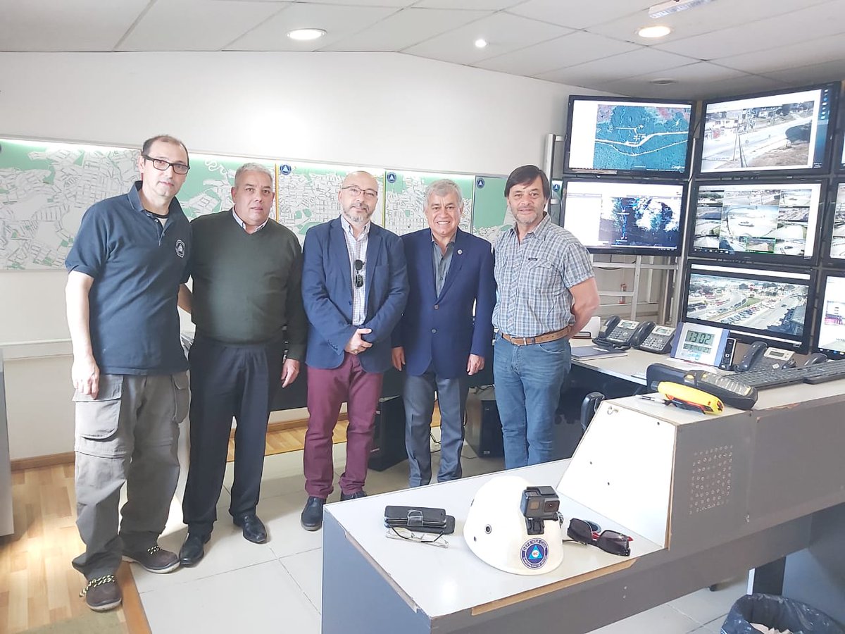 bomberosRA's tweet photo. El presidente @CAlfonsoBombero tuvo una intensa agenda de trabajo con autoridades de gobierno y legisladores de la provincia de Tierra del Fuego junto al pdte. de @FederacionTdf  Horacio Galego y a su director ejecutivo, Hugo Canseco --> https://t.co/tCWplx6ISL https://t.co/PRkGZQ9OkL