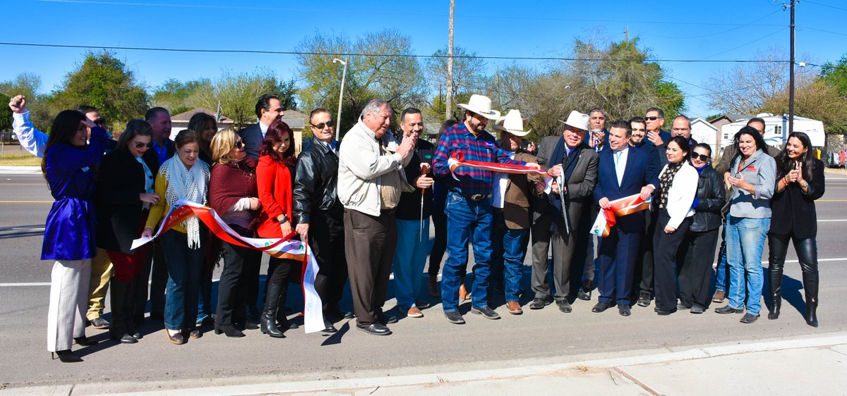 HidalgoCountyTX's tweet photo. Pct 3 Commissioner Joe M. Flores cut the ribbon on new & improved La Homa & FM 681 roads. Crews added more lanes, shoulders & sidewalks. TxDOT & RGVMPO provided funding, Pct 3 provided engineering & ROW acquisition. #CountyGovInAction https://t.co/3GTn2p9qZY