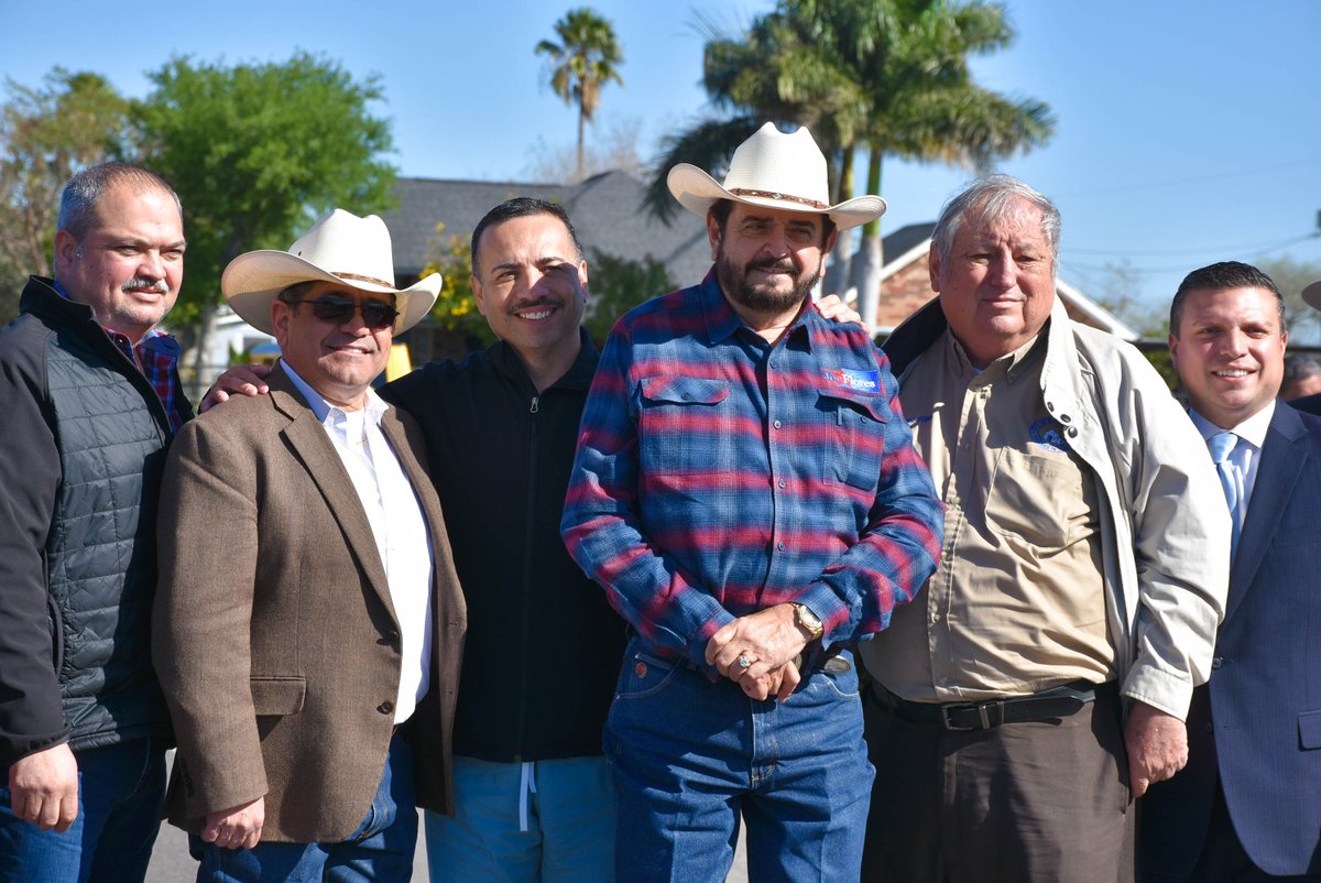 HidalgoCountyTX's tweet photo. Pct 3 Commissioner Joe M. Flores cut the ribbon on new & improved La Homa & FM 681 roads. Crews added more lanes, shoulders & sidewalks. TxDOT & RGVMPO provided funding, Pct 3 provided engineering & ROW acquisition. #CountyGovInAction https://t.co/3GTn2p9qZY