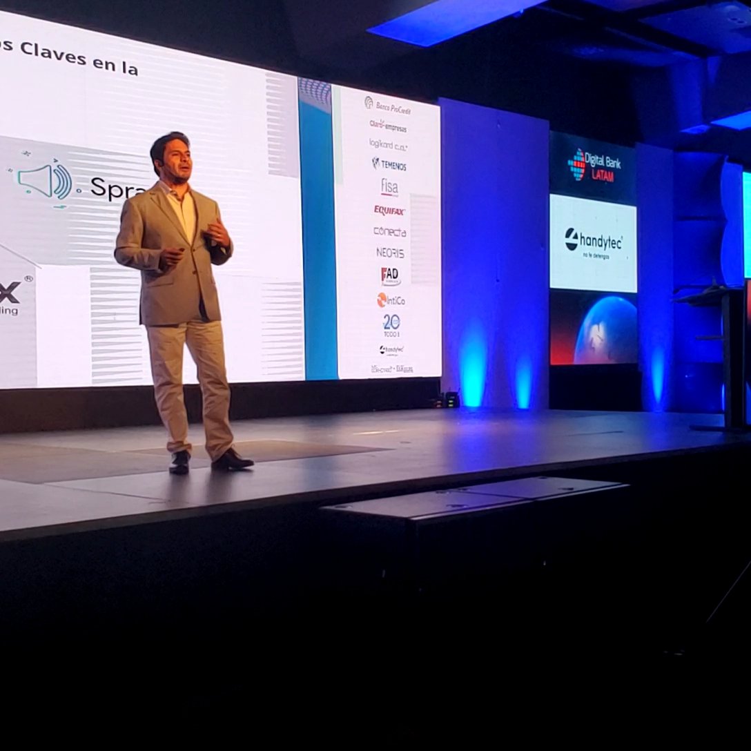 handytec's tweet photo. Oscar Gómez, CEO de #Intico, "Las plataformas de omnicanalidad se utiliza en la Banca y Seguros para simplificarle la vida al cliente" #DigitalQuito #DigitalBankLatam https://t.co/yCPMznNVoq