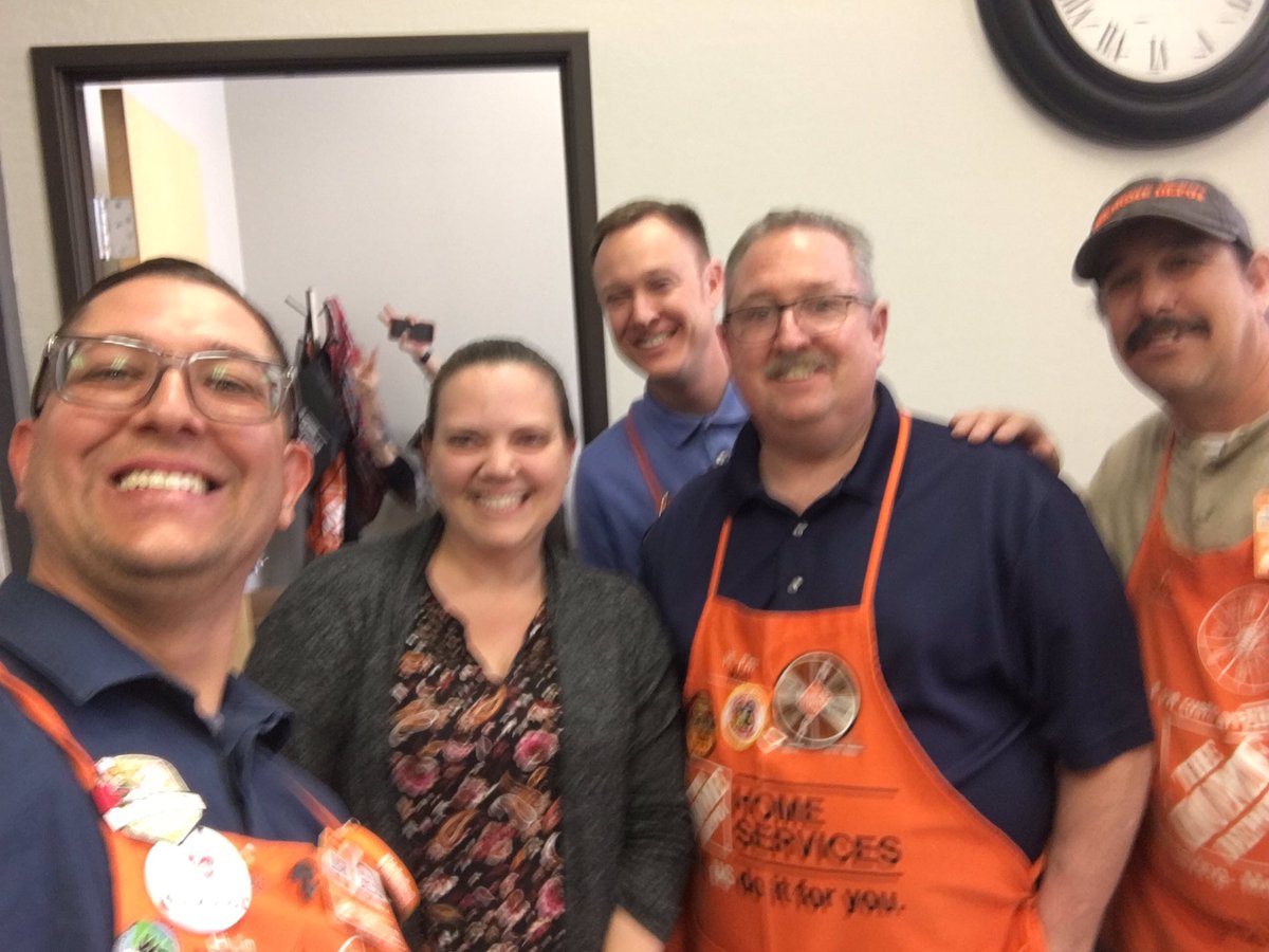 Dropping in at USIG! @RonLHDMS @ddyerUSIG @Julieannd6 <a href="/LizMishTHD/">Liz Mishowski</a> @BaileyYonette <a href="/JSharbonda/">Joshua Sharbonda</a> @MarkAHomedepot <a href="/jensenicole1/">Nicole Jensen</a>