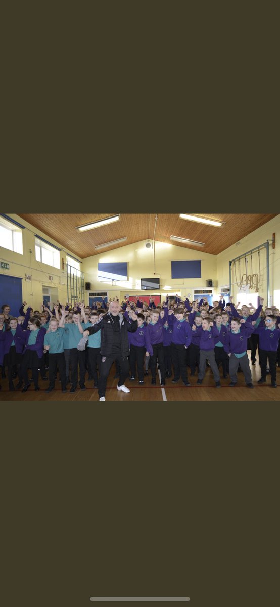 Another busy day in the community @IanOllie7 visiting @HLCFederation to present our @EFLTrust #KidsCup champions with medals, certificates & trophy plus meeting the whole school. Also @jtilley_98 & @JoshBenson99 visited pupils @omagrimsby thanks you @officialgtfc ⚫️⚪️⚫️⚪️ #gtfc