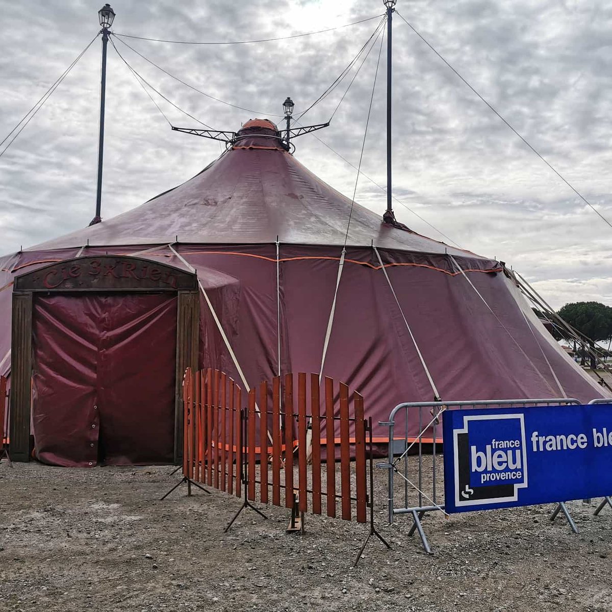 ScenesetCines's tweet photo. La compagnie 3 x Rien vous donne rendez-vous ce week-end à @Ville_PSL avec "Entre chien et loup", un spectacle qui évoque la relation fragile et puissante entre deux frères et leur passion du cirque🎪.
📅 8 fév. 17h et 9 février 15h
📍Faubourg Hardon
#scenesetcines #LesÉlancées https://t.co/tW9FtwEBH3