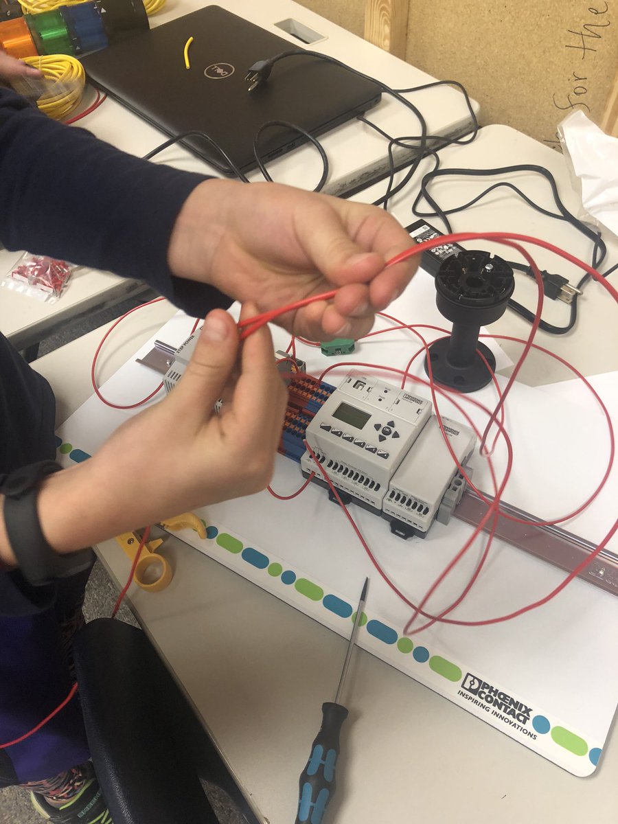 barberstudent1's tweet photo. We are now working on the NanoNavigators, more surveys, and presentations!

@wattstech1 @stemsally @gotechfit @allaHarriger #techfit2019 #bmsleuelingup https://t.co/hUsAjGPWOc