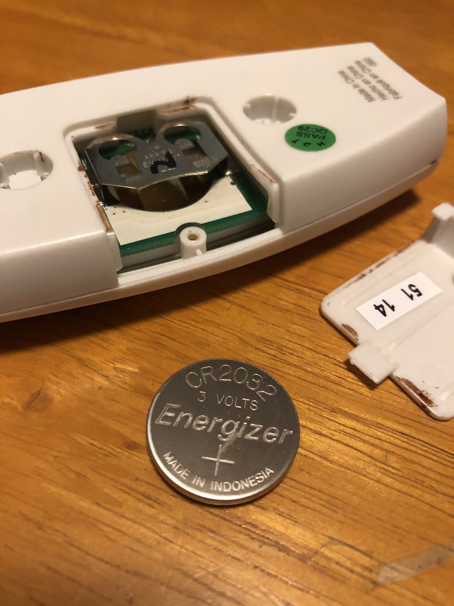 annarodenbough's tweet photo. As a #PedsICU doctor, button batteries terrify me!!! I have seen these seemingly innocuous little things cause horrendous damage in children. Thankfully the @AmerAcadPeds has compiled some important tips for parents here: https://t.co/uE5yQ8Samd #ButtonUpBatteries https://t.co/K6Ij44xe0p