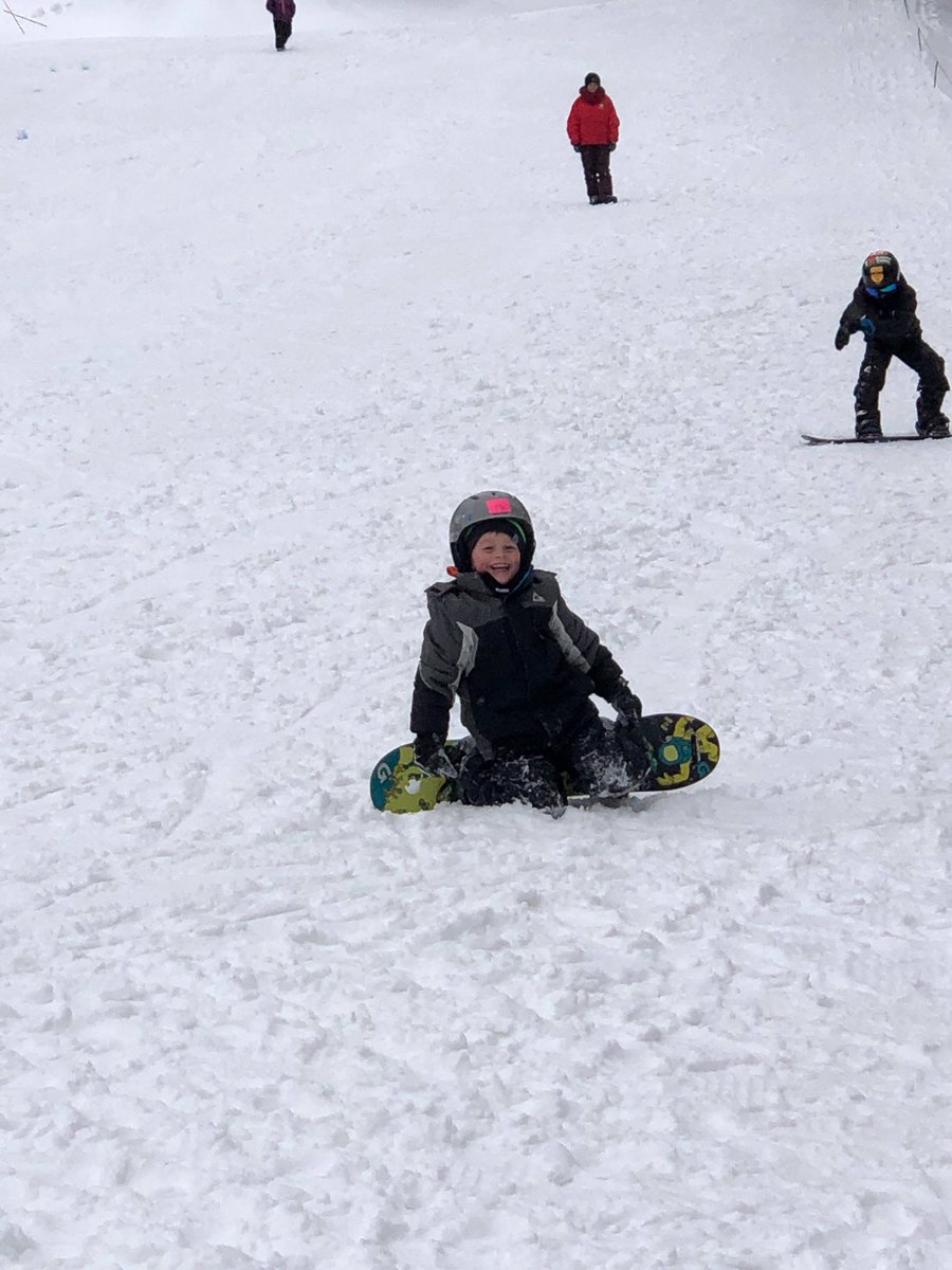 AprilDelphia1's tweet photo. Another great day at Cochran's! ❄️⛷🌨 @SMS_Bolton @BTomasiGay @mmuusdvt https://t.co/bowsS2lkFB