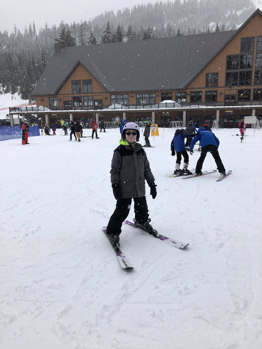 Grade 6 ski trip 2020. Thank you to all the teachers and parents helping <a href="/GrayLearners/">GrayElemSchool</a> <a href="/MathesonSteph/">steph matheson</a> @MrKInquires <a href="/hgonzalezdelta/">Heidi Gonzalez</a>