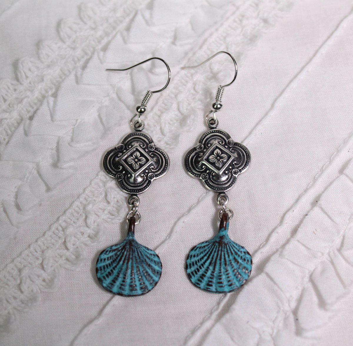 Artisan Mykonos Scallop Shell Earrings w Blue Patina by our Featured Artisan, Hazel Chadbourne Wollbrinck and Available Exclusively at FringeFlowersandFrills.com! RIP Hazel. fringeflowersandfrills.com…/21215881-cd57-…/en_US/…
#Mykonos #seashells #seashellearrings #patina #handmade
