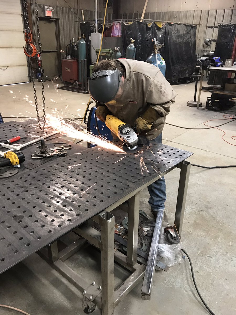 MrSangerCHSTech's tweet photo. 4x4 fixture/jig table costs around $700 for table top. “Mr. Sanger we can build that a lot cheaper. And make it telescoping up to 16’long by 5’ wide”.  Love challenging students!!  @CroftonWarriors @manufacturingCW https://t.co/mAJQUvkfCv