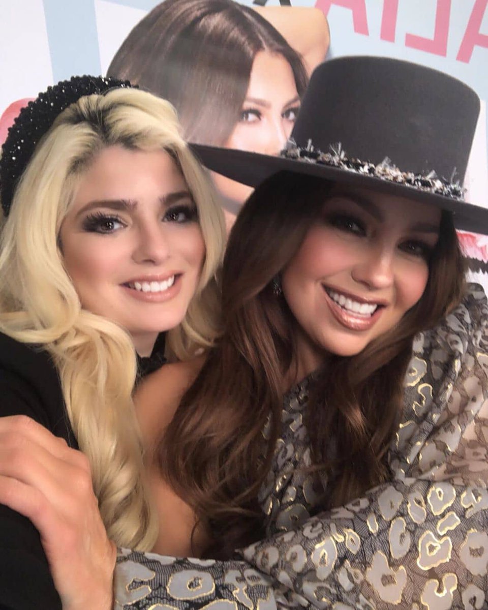 Thalia27233249's tweet photo. #repost @divinedelicaciescakes @thalia Y nos vemos otra vez!! Love you my friend. Felicidades Thalia x Motives https://t.co/ud4CHbMBOg