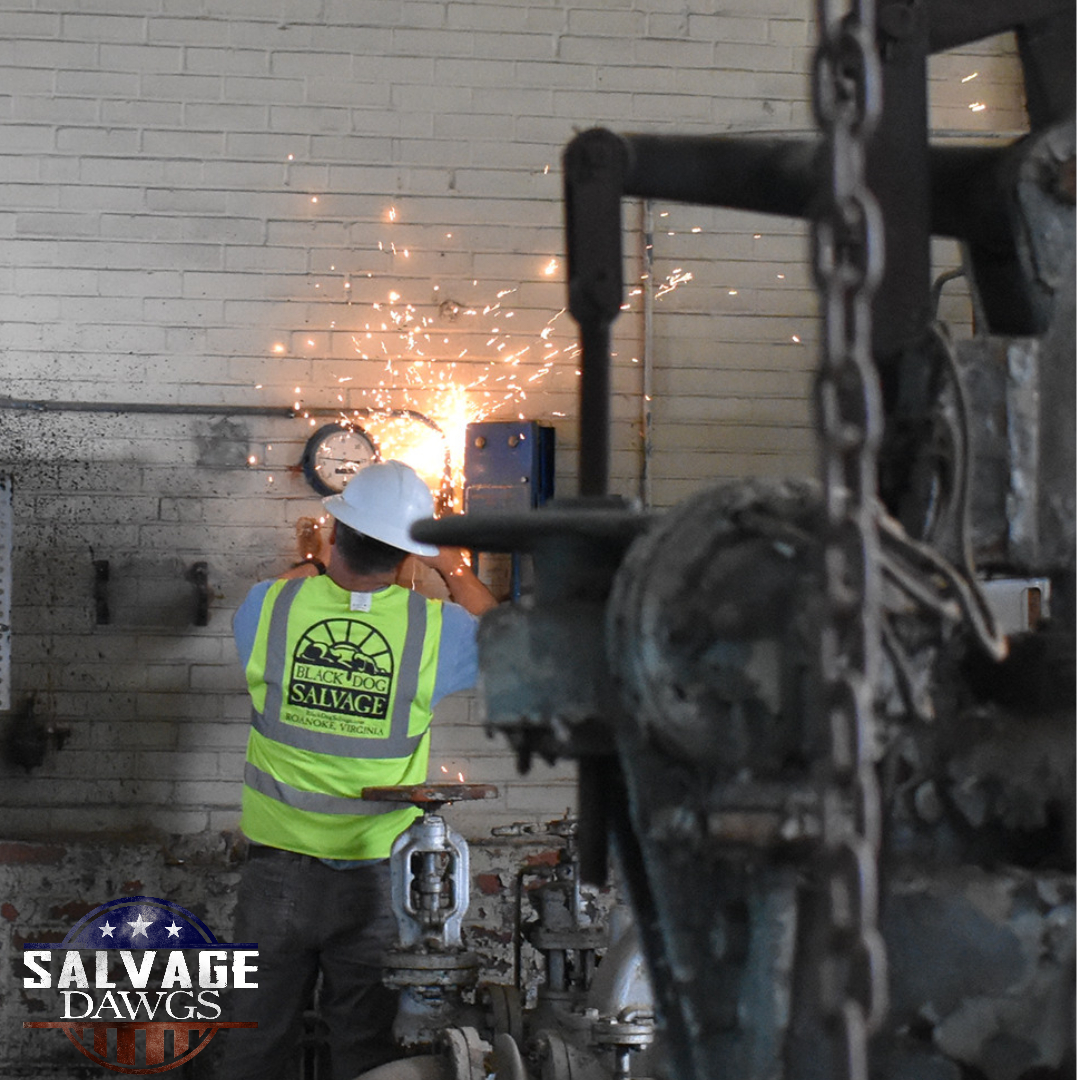 Just trying to put a little 💥spark💥 in your day..or is it supposed to be ✨sparkle✨?!
.
.
.
#salvage #salvagedawgs #sparksFlying #safetygear #Robert #gears #tbt