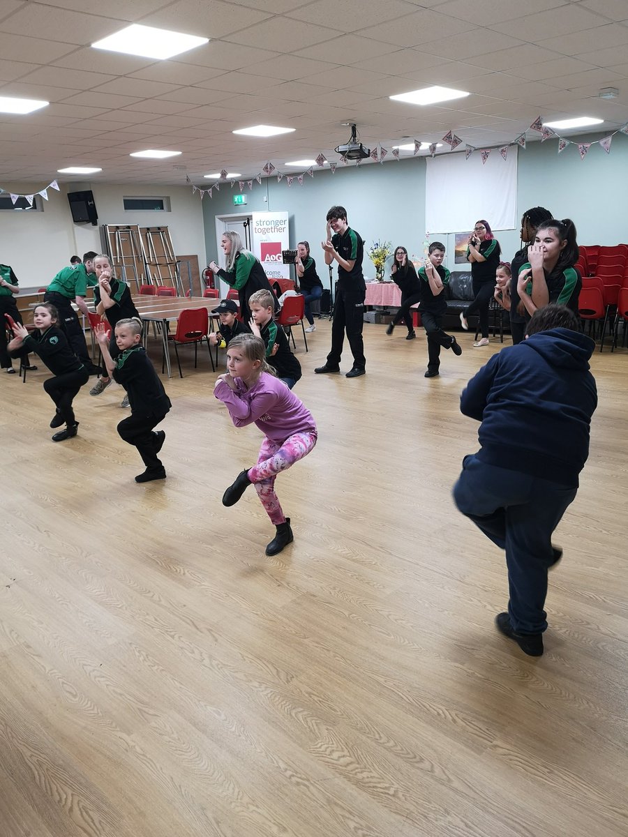 Arksey Youth unit have had an evening of well-being, finished off with yoga, hot chocolate and cakes. @SJAVolunteering @hblondon @MHFAEngland #talkthursday #MentalHealthAwareness #mywellbeing #mysjaday #ChildrensMentalHealthWeek2020