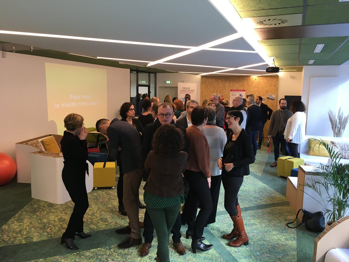 hawa_leduc's tweet photo. [#Évènement] Les réseaux  #BDDFelles et @PfAuFeminin ont invité leurs collaborateurs à participer à un événement autour de l’#engagement interne et externe. Un beau moment d’échange et de partage. Merci @VTamagny pour cette belle initiative 👏🏾 https://t.co/ymk8LkyeUQ