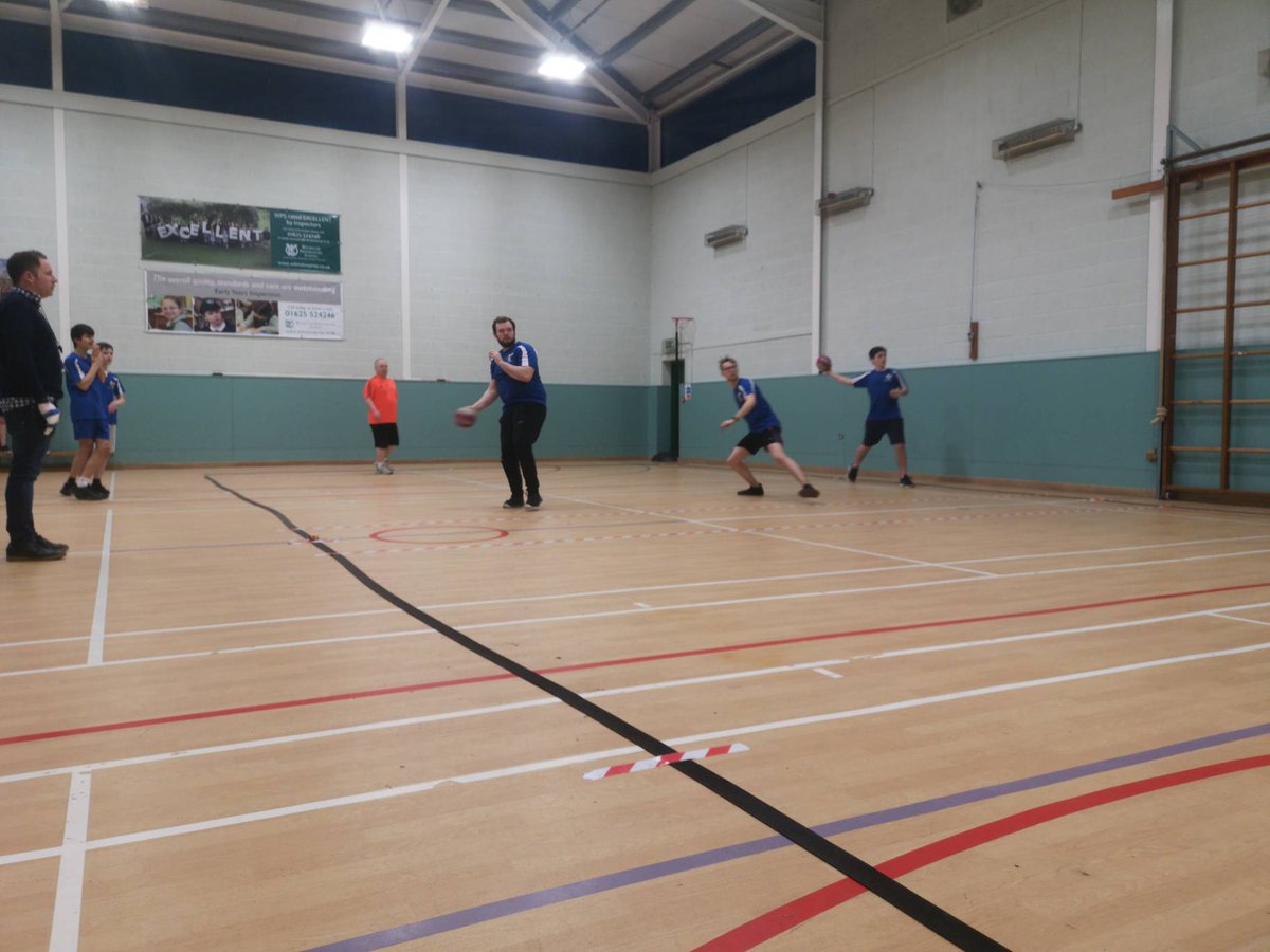 WilmslowWasps's tweet photo. At the adults session after the warm-up of 10 passes it was on to the throwing practice with both accuracy and building it up to team throws. 

8 minute games were next so skills could be practiced in a game environment. There was a game of Prisoner so fun whilst learning. https://t.co/VUqOfcWm0c