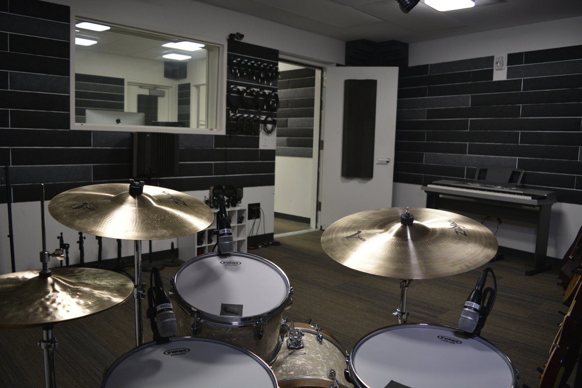 Coming up tomorrow 5pm - it's SOUND+VISION Basics! Drop in to the studio and see what YOU can create!

lawrence.bibliocommons.com/events/5d9f5c8…