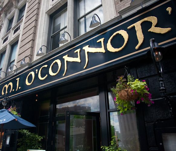 Wedding season is coming up quick and we have the perfect cozy venue to host your engagement party or rehearsal dinner. What better place to feel right at home than your favorite Irish pub?? 🇮🇪☘🍻
Email alexis@briareventsboston.com to plan your special day with us.