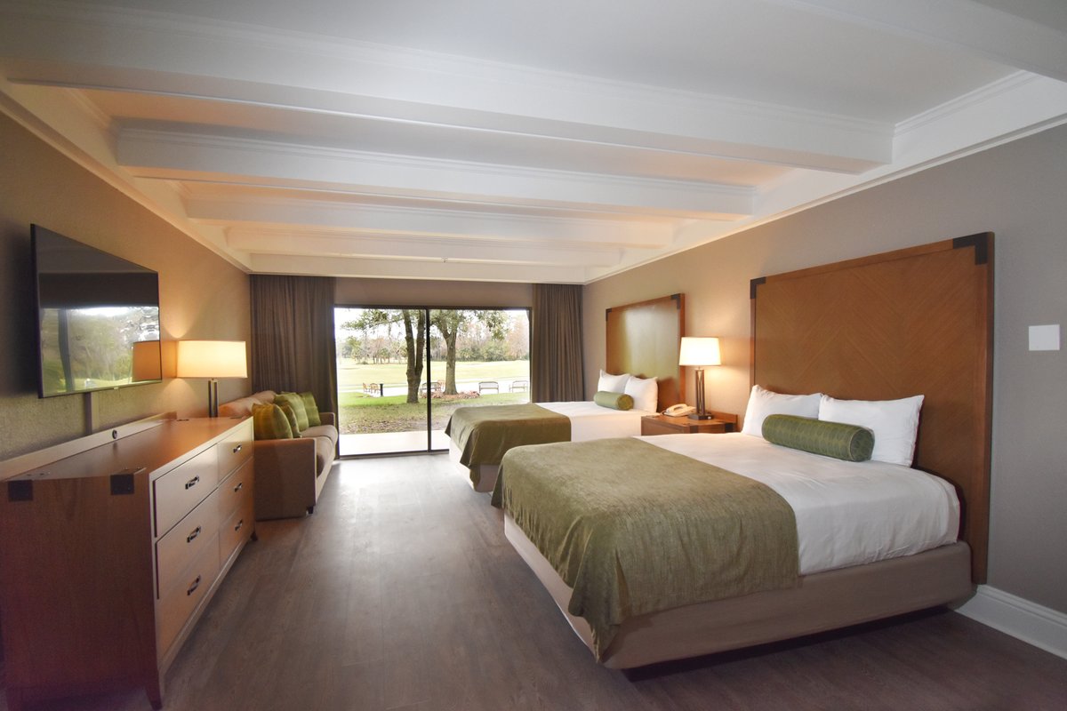 Check out our new Magnolia Suite! Complete with kitchen and washer/dryer! Sleeps up to 10 people! 😀  Visit our website to book your stay! shadesofgreen.org
