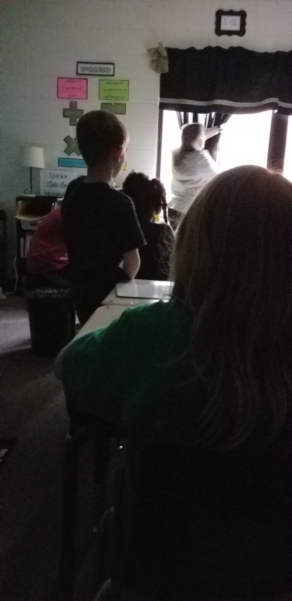 Hub_Sped4's tweet image. No power? No problem!! #learngrowsucceed #hubbardstrong #justkeeplearning