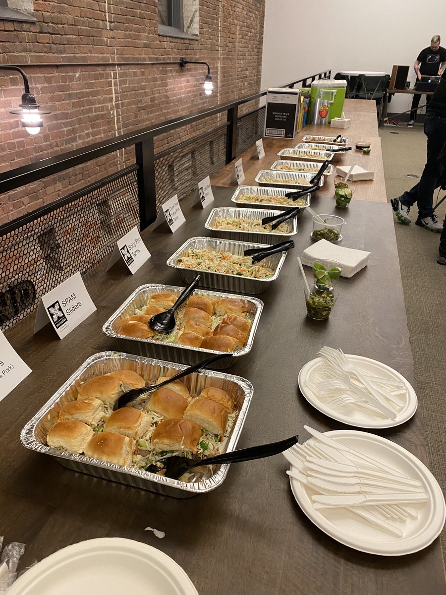 Hmmm foods 🤤 (by Marination station! ❤️@curb_cuisine )
#mobiletea #mobileteaseattle #seattletech