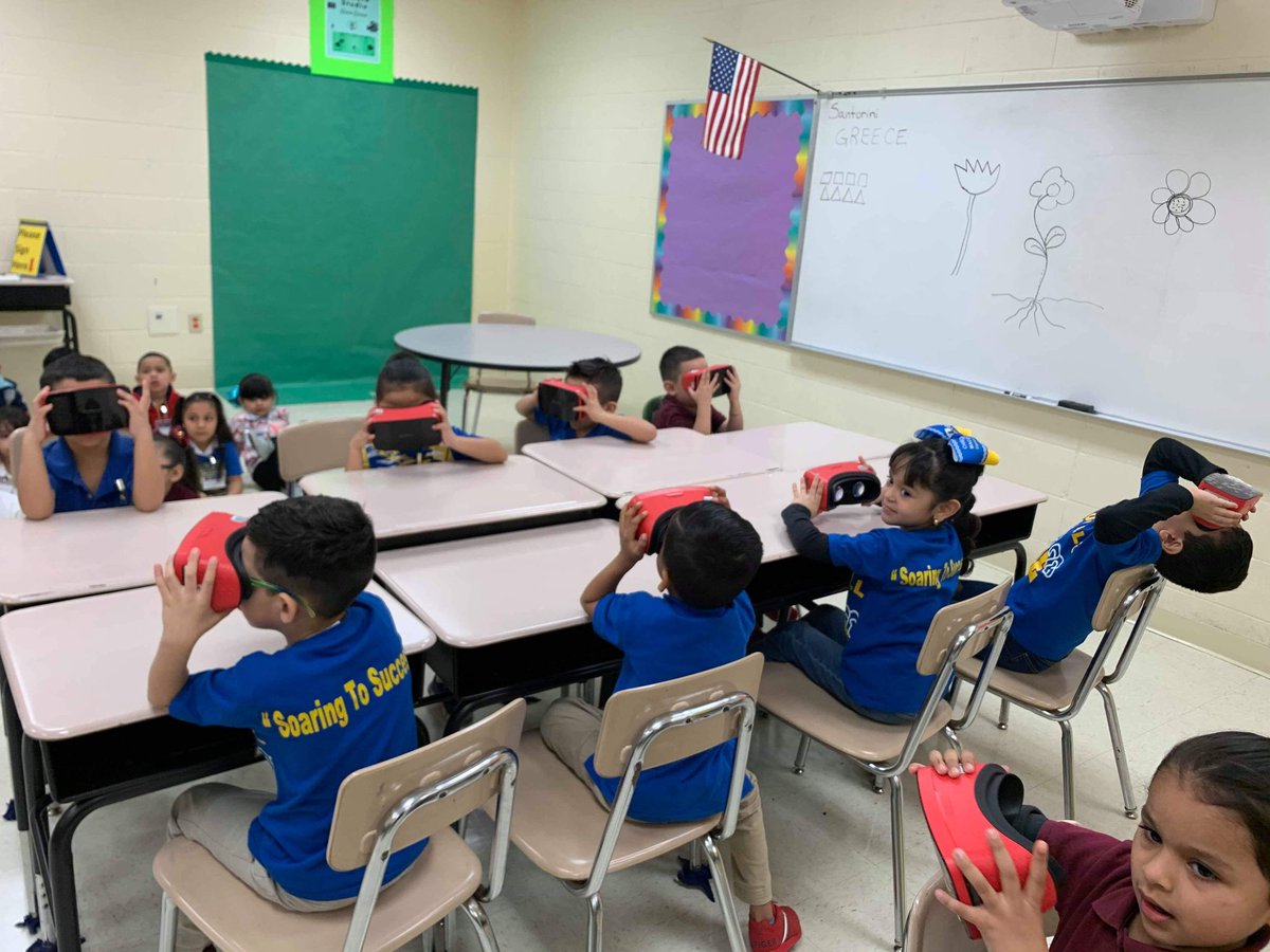ArianaPk4's tweet photo. Things are happening! Learning! ๐คฏ๐ฅ๐ง ๐ฅฐ#mslaraspk4class #capstoneclassroom #vrlearning #careersonwheels #macdonellhawks https://t.co/GQbRvSjwAa