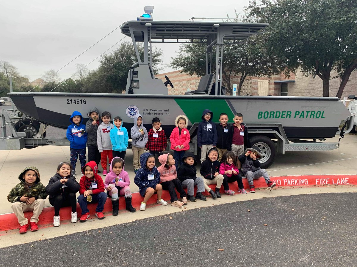 ArianaPk4's tweet photo. Things are happening! Learning! ๐คฏ๐ฅ๐ง ๐ฅฐ#mslaraspk4class #capstoneclassroom #vrlearning #careersonwheels #macdonellhawks https://t.co/GQbRvSjwAa