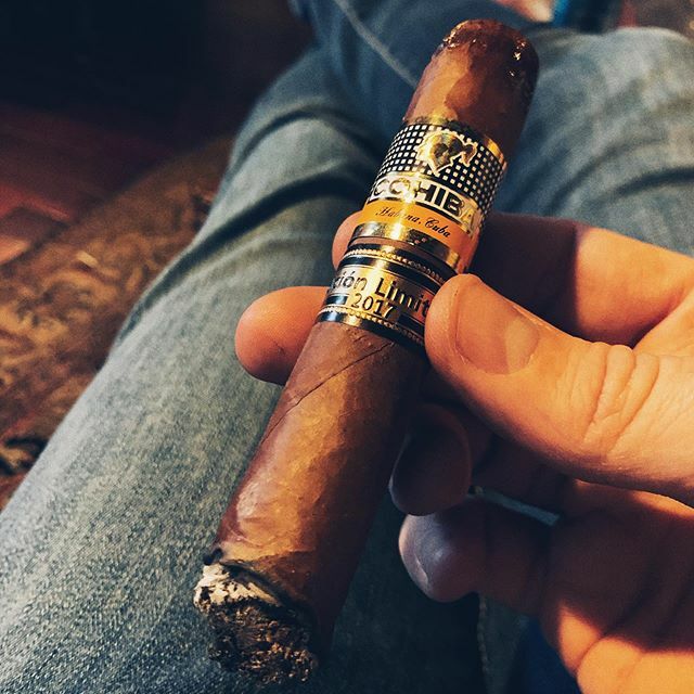 Not only are these Cohiba Talisman’s aging great, they are warming me from head to toe.  It may be cold outside, but this it’s always nice to enjoy a fine cigar inside.  In the west end right now...where are you and what are you planning on enjoying toni… ift.tt/31yeOeP
