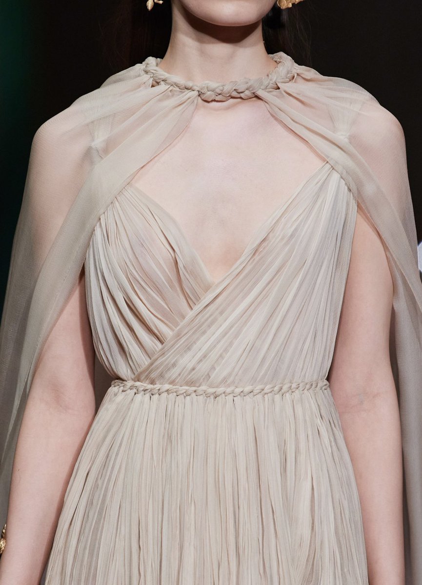 femmeduart's tweet photo. Dior Couture SS20 https://t.co/E1teWD1KtD