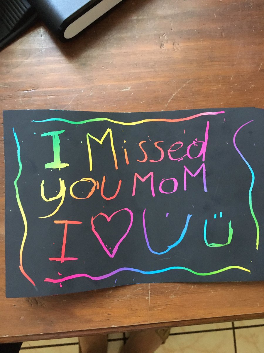 Rosse440's tweet photo. Regreso de viaje y mi hijo me recibe con un amor tan grande. #regalos ❤️❤️ #happymom #singermom #musicianmom #jazzlife https://t.co/hrMuorwCMz