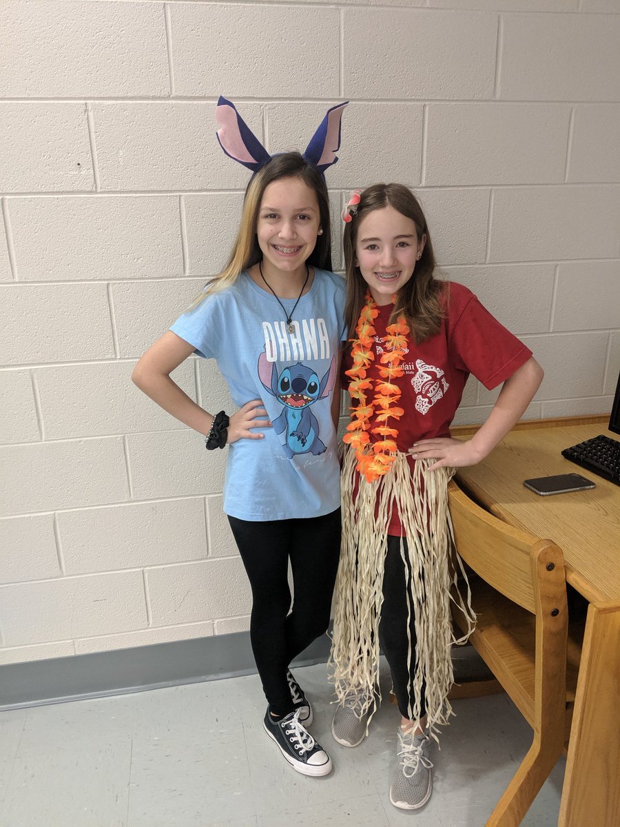 amandacurlin5's tweet photo. Lilo and Stitch stopped by the library today!! Twin Day for Spirit Week!! #murrayschools #mmslibrary https://t.co/4uTqu9LB0S