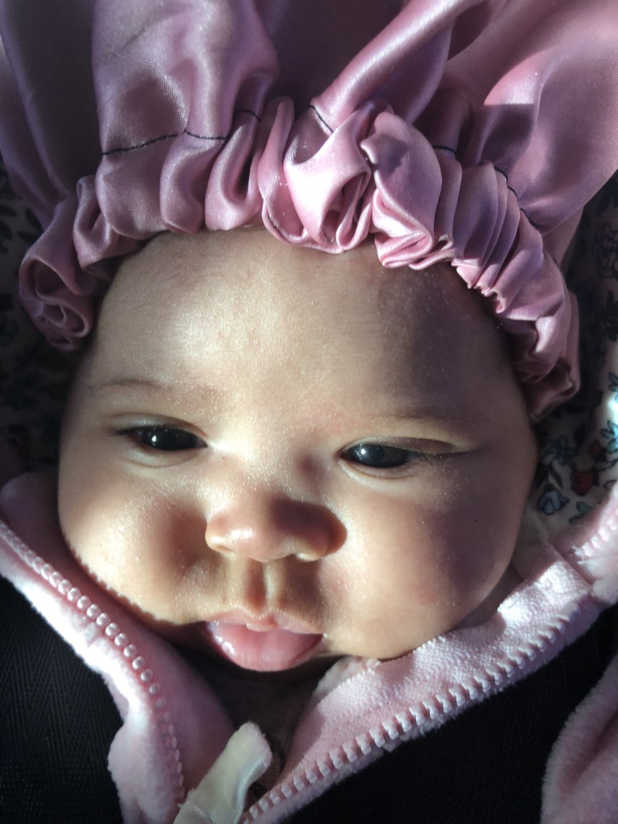 mami_manii's tweet photo. Lol she’s just sooo chubby 😭😭 https://t.co/mZwzdCQHBJ