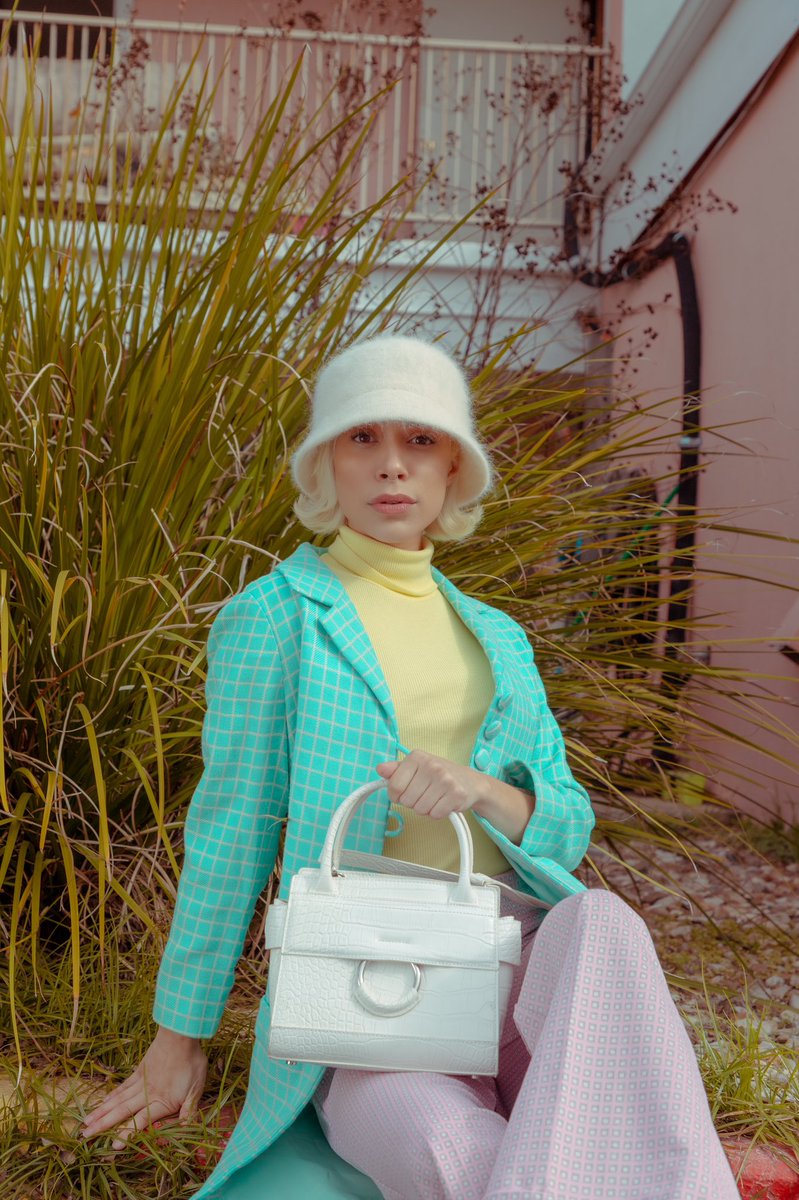 chasing rainbows ✨

model: <a href="/drycrybabyy/">! BECK ¡</a> 
styled by oddball vintage