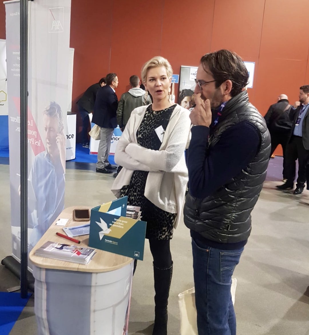 sophieChabanas's tweet photo. L’engagement #Promium, c’est aussi aller à la rencontre des Professionnels pour les conseiller, là ou ils se trouvent ! 👏@sophiecompain &amp; @AmelieDeroubaix Agents #AXA présentes à la Convention nationale des conseillers @CAPIFRANCE à Lille Et merci @mp_desplanque #HabibMoukouama https://t.co/jHrCog8pwg