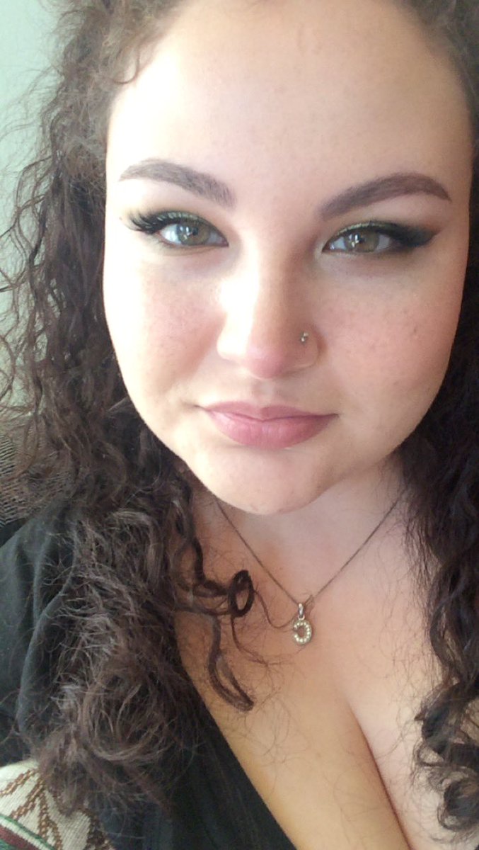 CarmiMl0v3's tweet image. my hair before #devacurl and my hair after using it for a year. im pissed.