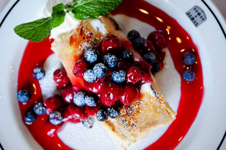 GibbysMontreal's tweet photo. Are you planning to watch the Habs game this weekend? 🏒🥅
Come watch the game vs the Leafs tomorrow on our BIG screens at Gibbys in Saint-Sauveur!
Hint: we suggest our Crêpe Jubilee for maximum colour coordination 😉
#Gibbys #GoHabsGo #CrêpeJubilee https://t.co/9KdfGBrz01