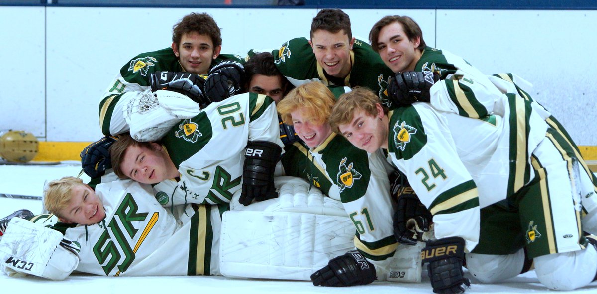 SJRHockey's tweet photo. SENIOR NIGHT: Pucks drops in less than an hour!

🆚: @PV_Hockey_Assoc 
⏰: 6:30 p.m.
📍: Sport-O-Rama
💻: https://t.co/Zj12ZJ0gST https://t.co/tUCEBgqC03