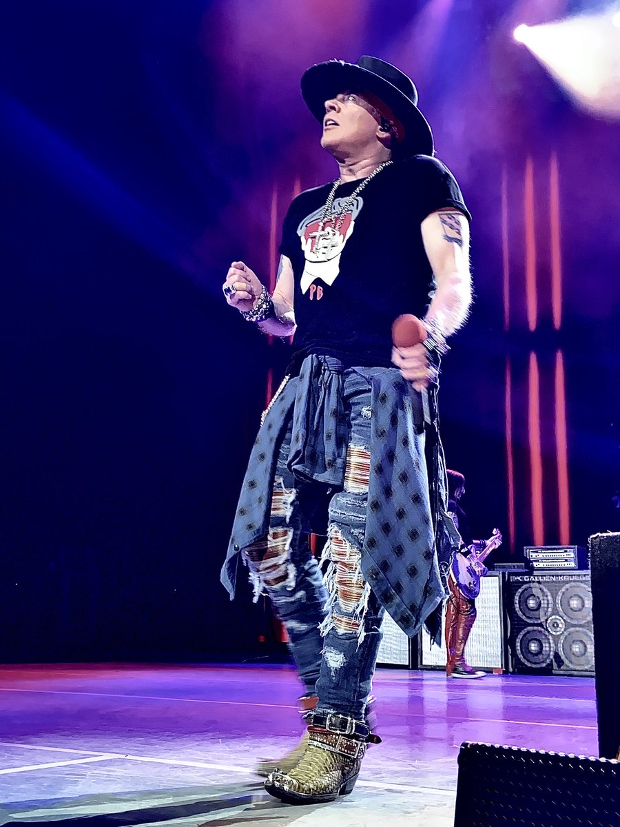 LIAS1229's tweet photo. Happy birthday ⁦@axlrose⁩ You mean a lot to so many of us! Thanks for always being yourself without compromise! ⁦@gunsnroses⁩ https://t.co/MydY9LeOeC