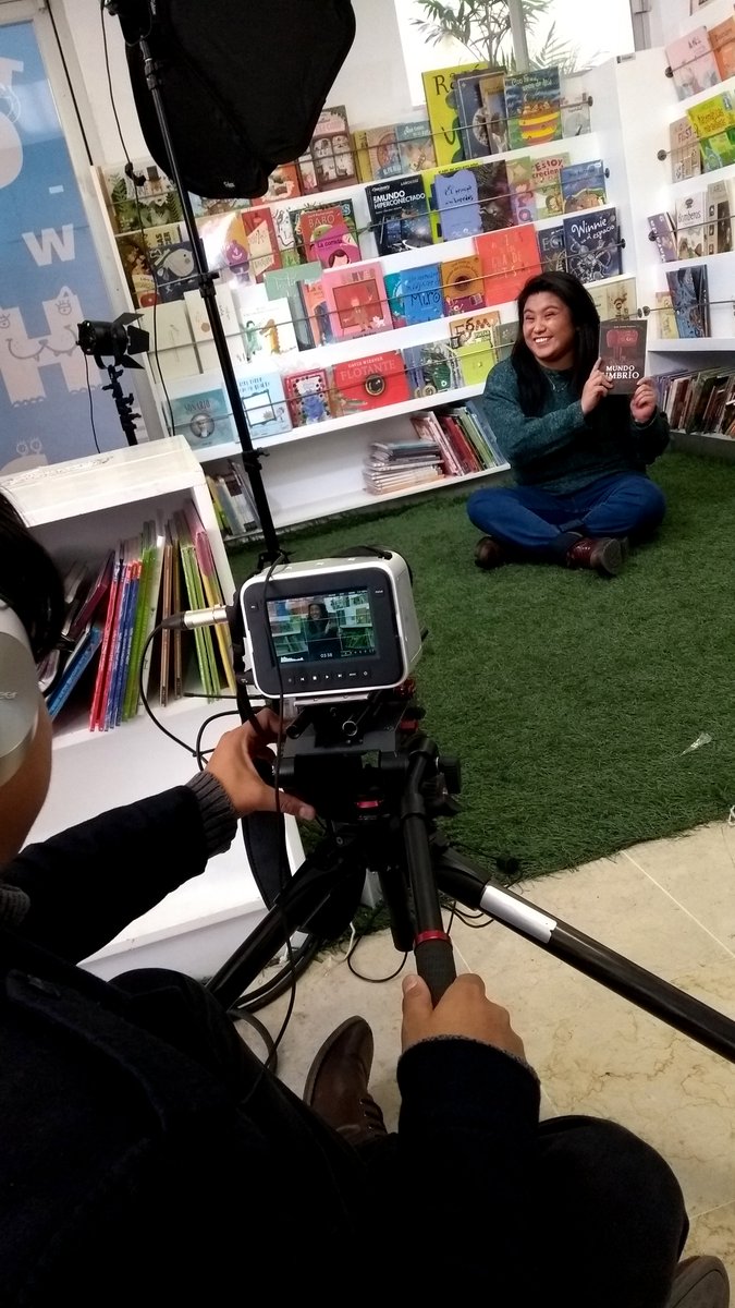 ChiquitasLetras's tweet image. Gracias a la @LibreriaUASLP por compartir sus espacios para grabar #LetrasChiquitas. Un #EpisodioChiquito día a día para el #AsteroideB612 

¡Descubrir mundos literarios nunca fue tan sorprendente!

ñ.ñ

@Desbarrancadero en la #CámaraChiquita