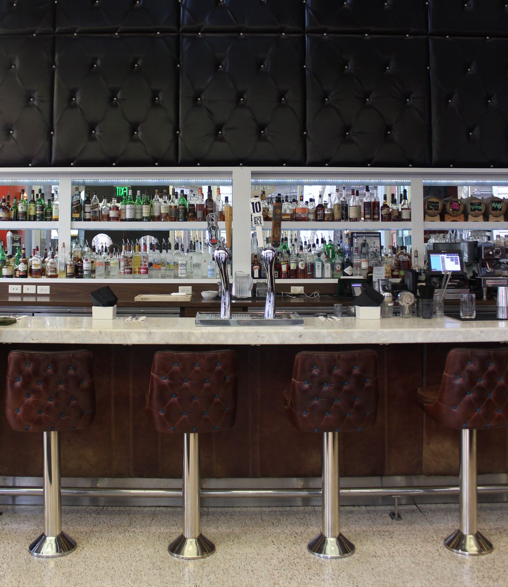 Post up for The Original pre-game. Happy Hour specials all day when you come in wearing your blazer gear.  #happyhour #ripcity #ogpdx  bit.ly/2umtWPY