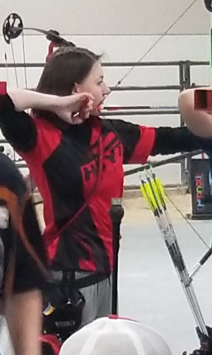 S3DA Vegas nationals was a strong day for Rachel. New personal best score of 295/300 with 16/30x count! 6th place in her class! #archery #archeryroadtrip #s3da #lasvegas #ishootastan #getseriousgethoyt