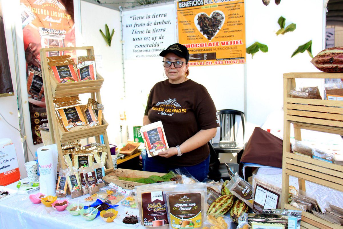 EsenciaTabasco's tweet photo. Farmacias Caballero y Chocolate Artesanal Hacienda los Abuelos también presentes en el Primer Premio Semper Altius en #Tabasco. En sus stands podrás encontrar los mejores productos con distintivo #EsenciaTabasco. https://t.co/I4jb0iGltR