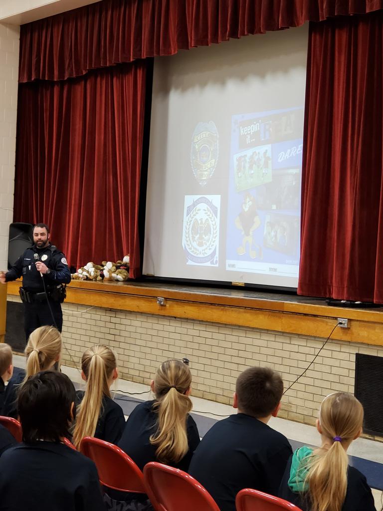 PARKWDprincipal's tweet photo. D.A.R.E. Graduation 2019-2020 https://t.co/HNImCXS3VV