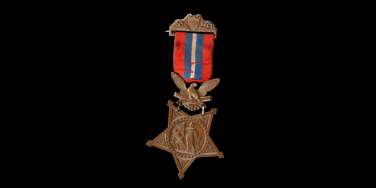 A medal with a star. 