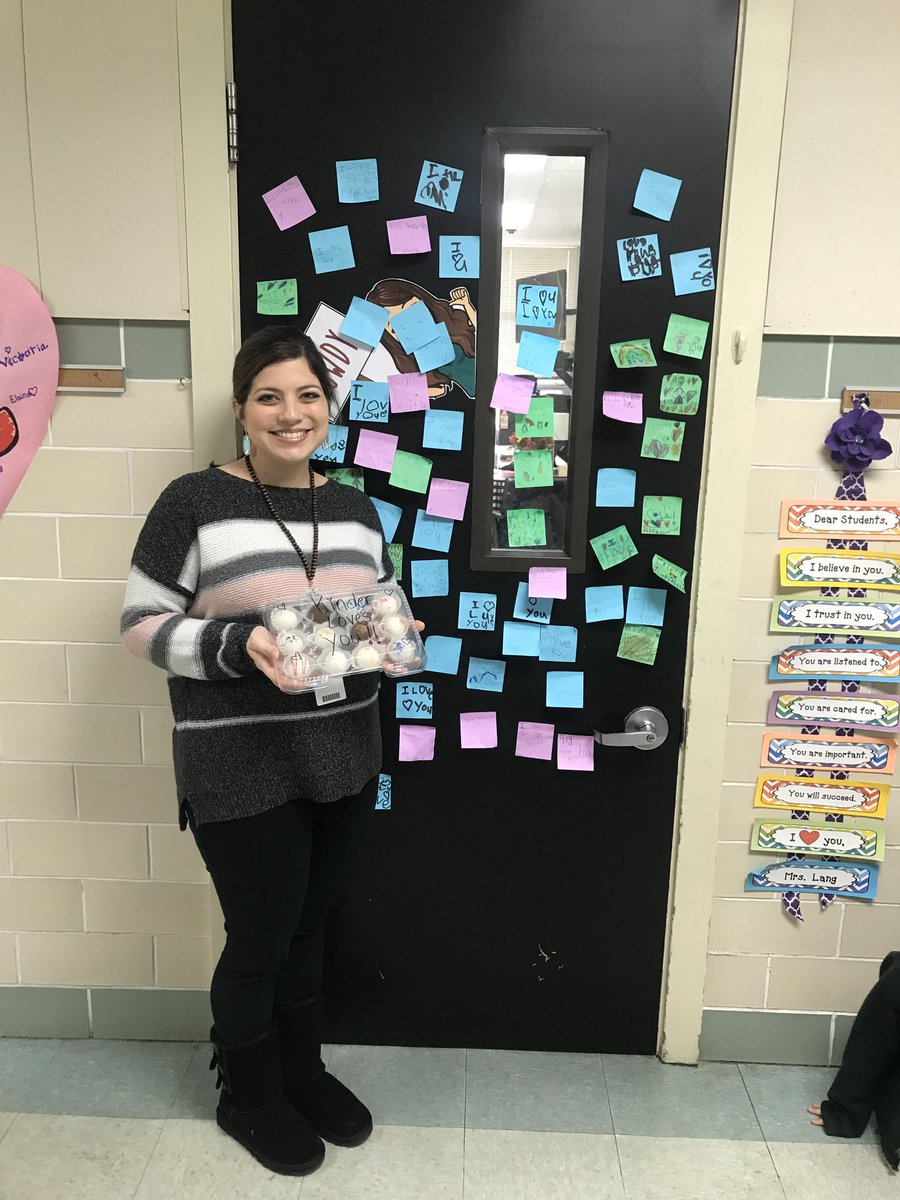 angelamabel1's tweet photo. Celebrations at Woodcrest this week! We ❤️our counselor Chrissy Lang and Mrs Sims has a new teacher in her class.... #WCGrows #PNGProud #WeLeadTx https://t.co/0NEovlXYPx