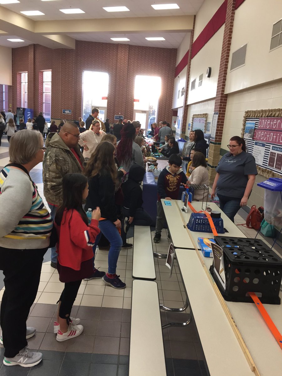 Cryar Intermediate Math and Science Night. ⁦@CryarCats⁩