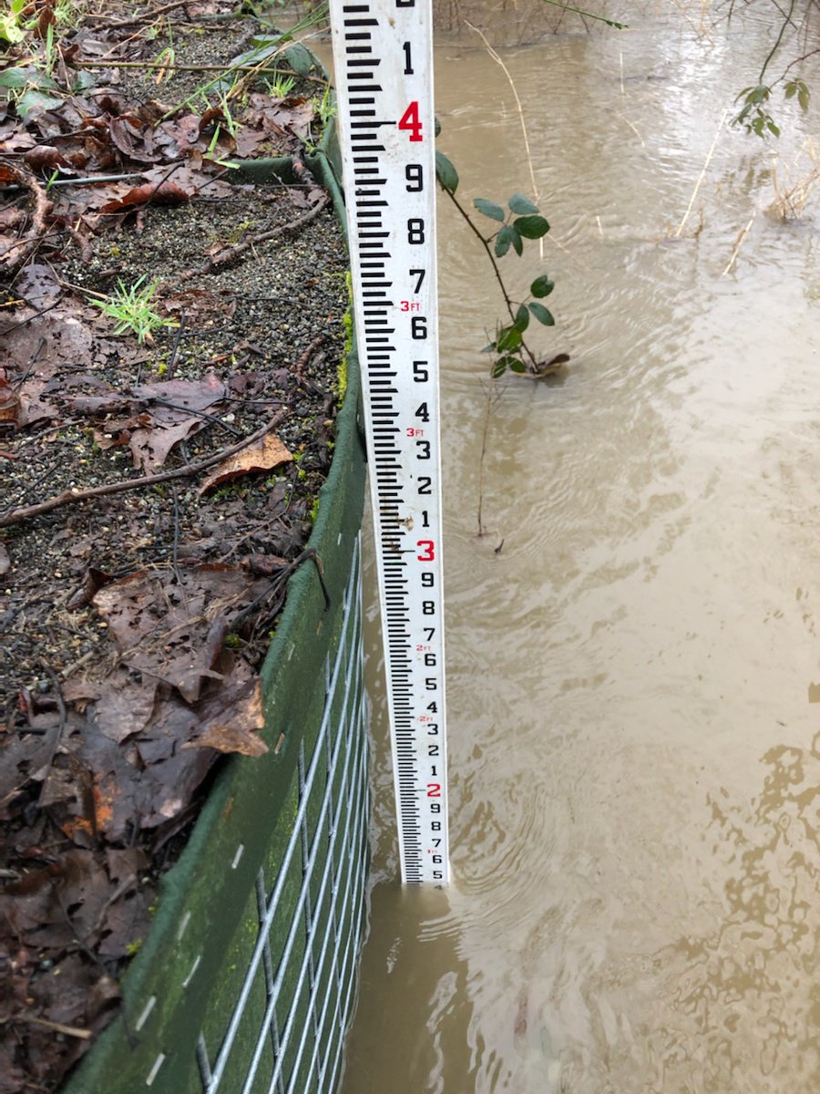 The White River is now above the highest prediction. Thank goodness our <a href="/HESCOGroup/">HESCO</a> are in. Water is halfway up them along banks south of Stewart Rd Bridge. That's the Hesco on the left. #wawx #flooding