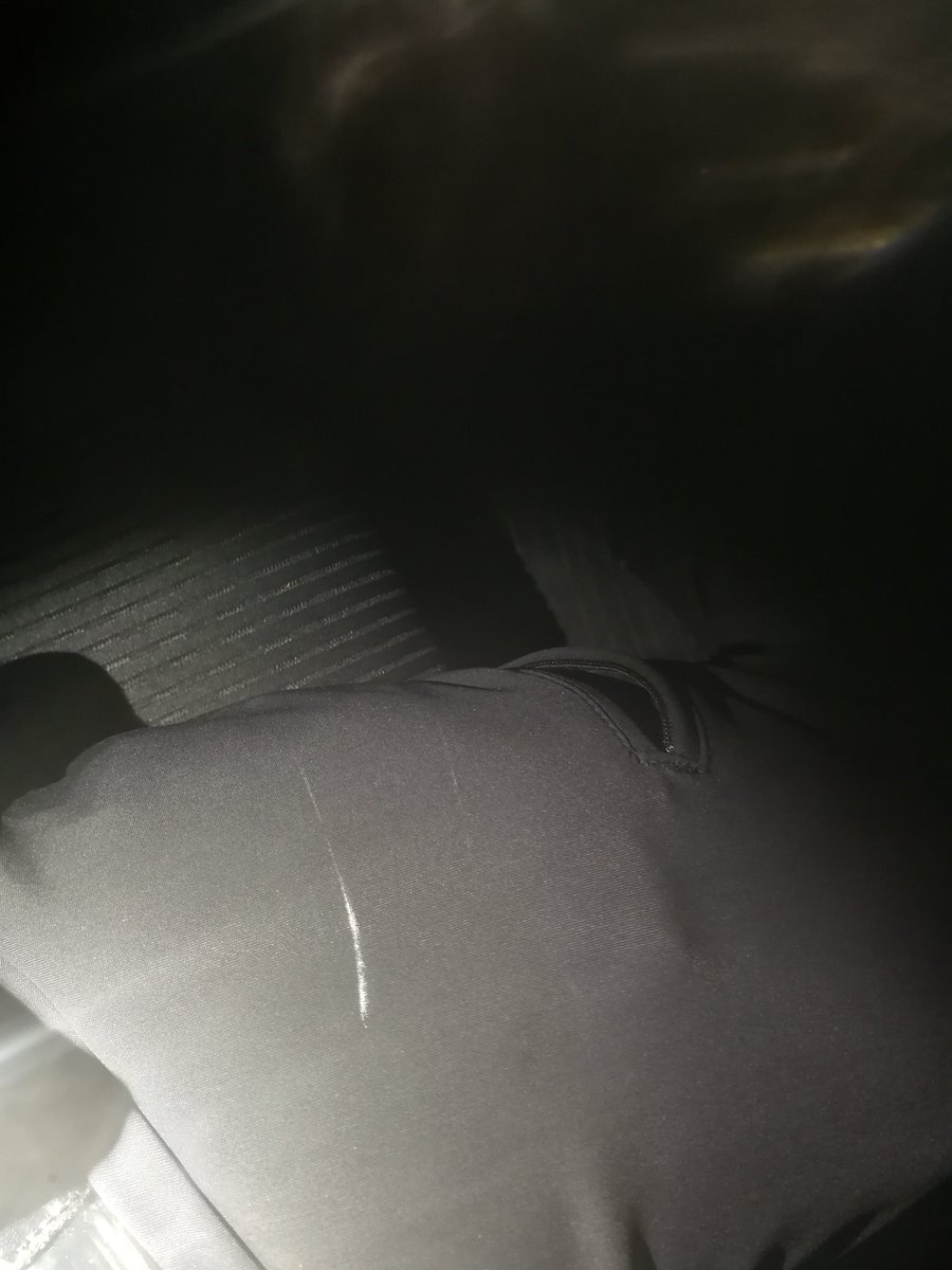 JaviMambo1054's tweet photo. Cuando requieres carnet de conducir, DNI... etc, y te pasas los bordes, por el pantalón (manias mias) y se te pinta asi👇 como en la 📸, panadero no es. No lo dudes, busca siempre tiene ese "maldito premio" #putadroga #nonoslacuelas #policia #policialocal 👮♂️ https://t.co/EKfmiWJDD2