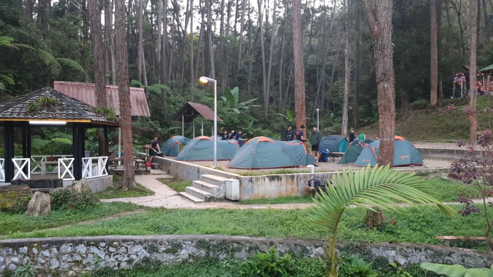 BSKL_IA's tweet photo. Good morning from the IA Silver trip. Relatively cool overnight temperatures allowed everybody to get a good night's sleep (so much easier than when we went to Penang). Breakfast is finished and we are about to make a start on the second day's hike. No sun yet this morning. https://t.co/gVDFHiOBkM
