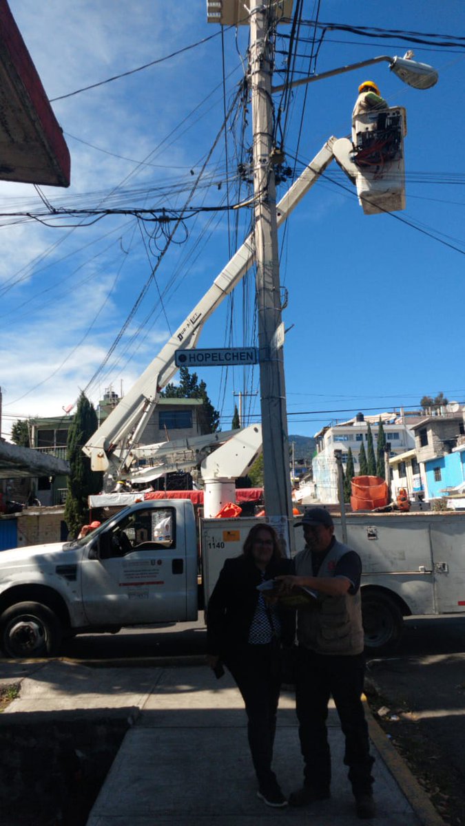 TlalpanAl's tweet photo. Esta tarde la Dirección General de Servicios Urbanos repararon luminarias en la calle #Tekal y #Hocaba, colonia #PedregalDeSanNicolás 4ta sección. 💡
#CultivandoComunidad. 🏔 https://t.co/WYGItnMAG0
