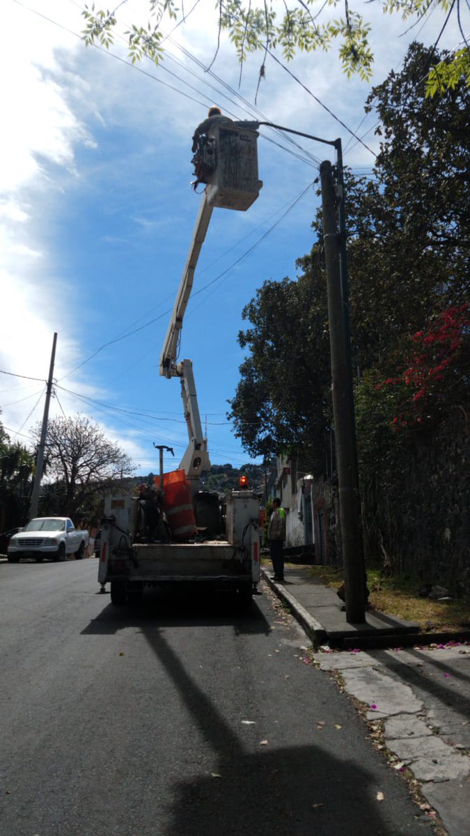 TlalpanAl's tweet photo. Esta tarde la Dirección General de Servicios Urbanos repararon luminarias en la calle #Tekal y #Hocaba, colonia #PedregalDeSanNicolás 4ta sección. 💡
#CultivandoComunidad. 🏔 https://t.co/WYGItnMAG0